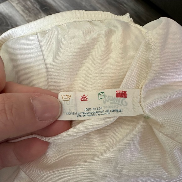 Vintage Lace and Nylon Half Slip Made in Canada Size 100 / 44 - Picture 4 of 6